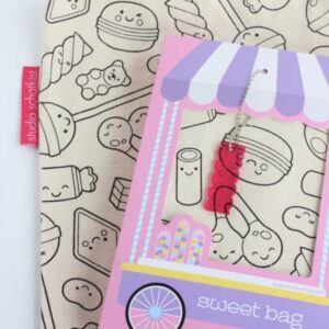 SWEET bag | Canvas tas met snoepjesprint en sleutelhanger